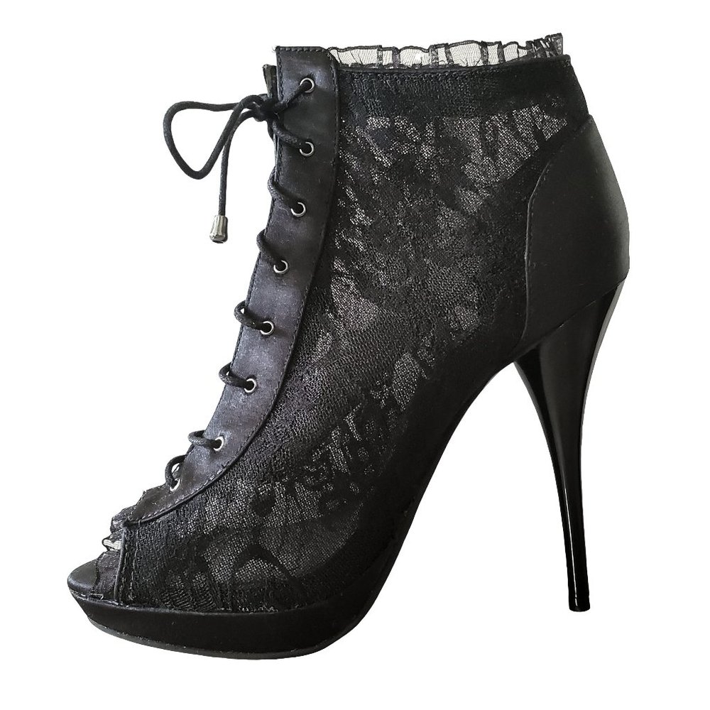 Bakers NWOT Women's Black Lace Ankle Bootie Size 6